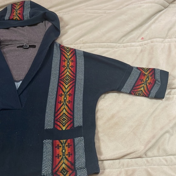 Hooded pullover - Picture 3 of 9